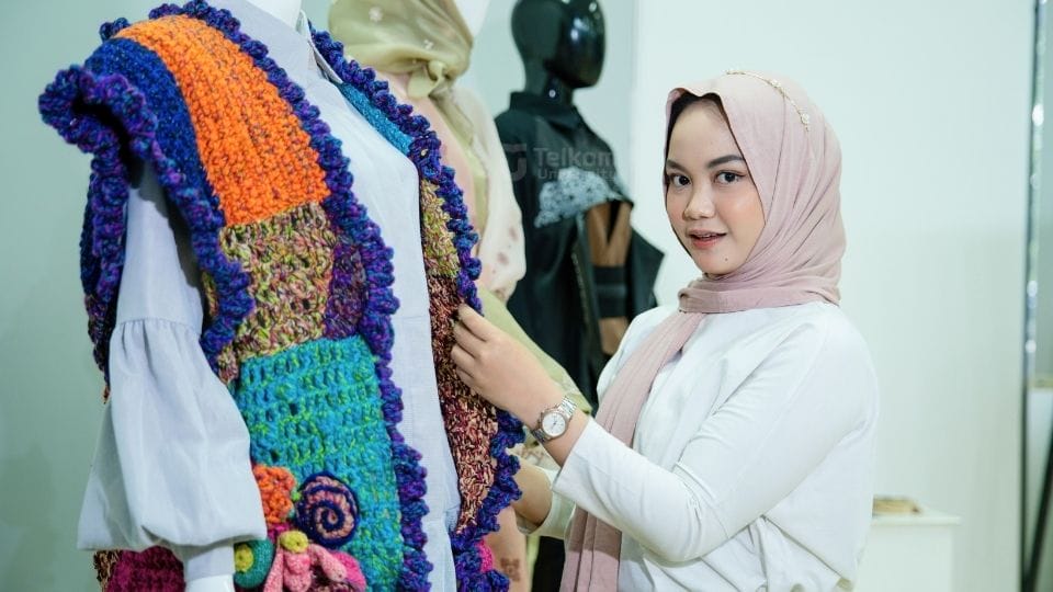 S1 Kriya Tekstil Dan Fashion Kurikulum Dan Prospek Kerja