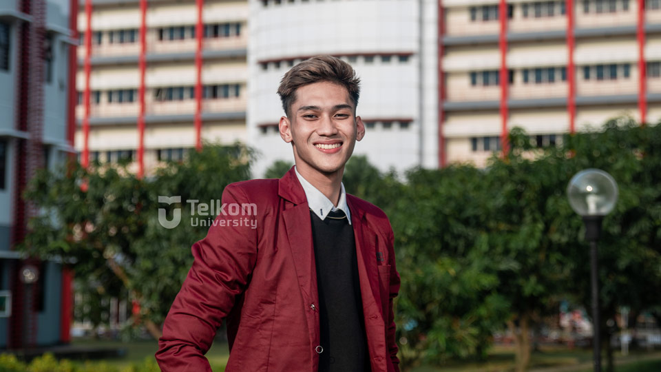 Bergabung menjadi senior residents telkom university