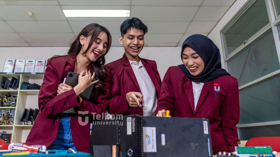 Program teknik komputer yang pelajari software dan hardware