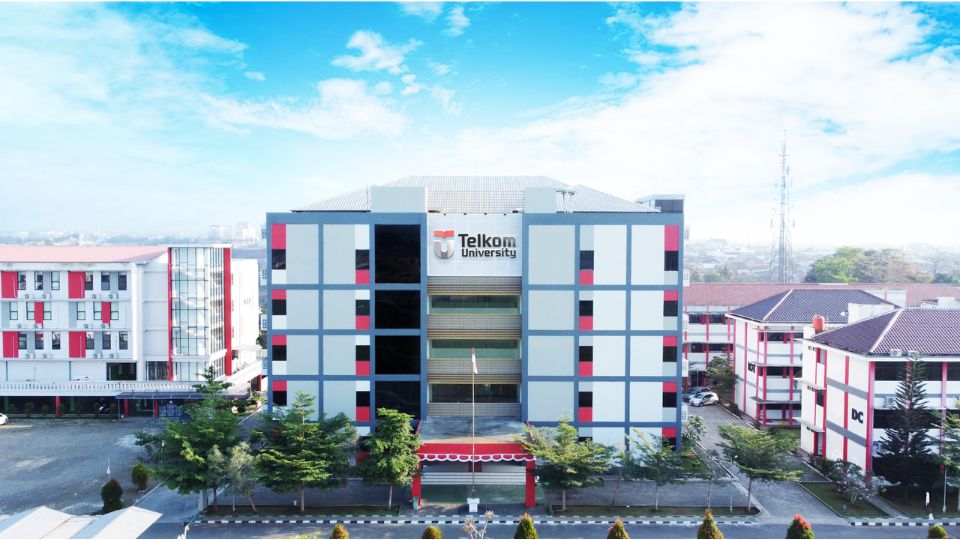 Banner Telkom University Kampus Purwokerto updated