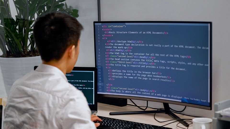 Pilih Jurusan Rekayasa Perangkat Lunak atau Teknik Informatika? Ini Perbedaan Jurusannya!