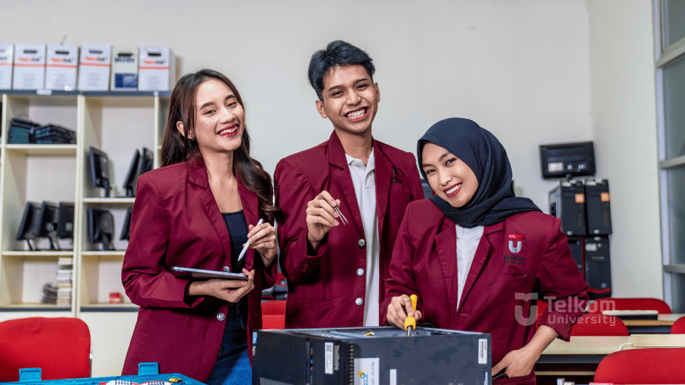 Prospek Kerja S1 Teknologi Informasi Peluang & Karier